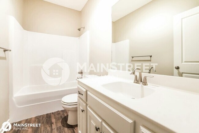 Building Photo - 1516 NE Jaclyn Dr, Grain Valley, MO 64029