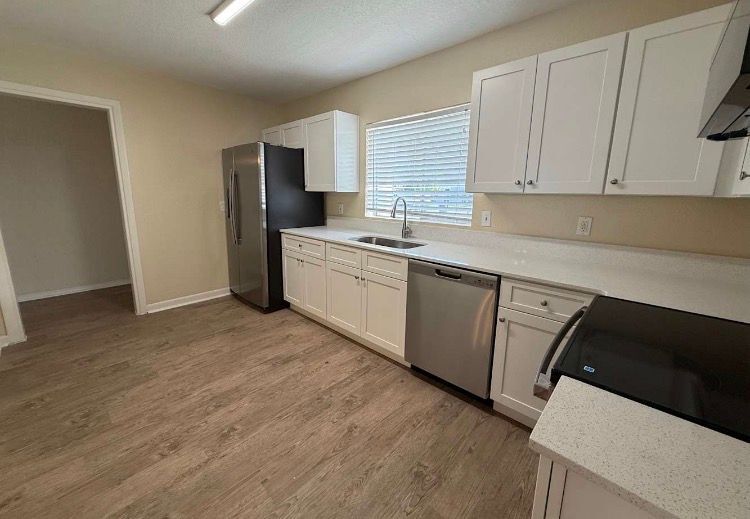 Building Photo - 3253 Little Sound Dr