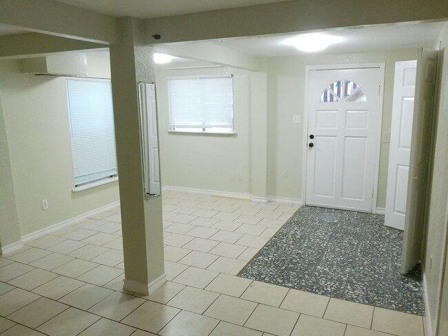 Building Photo - 1509 Marine Dr