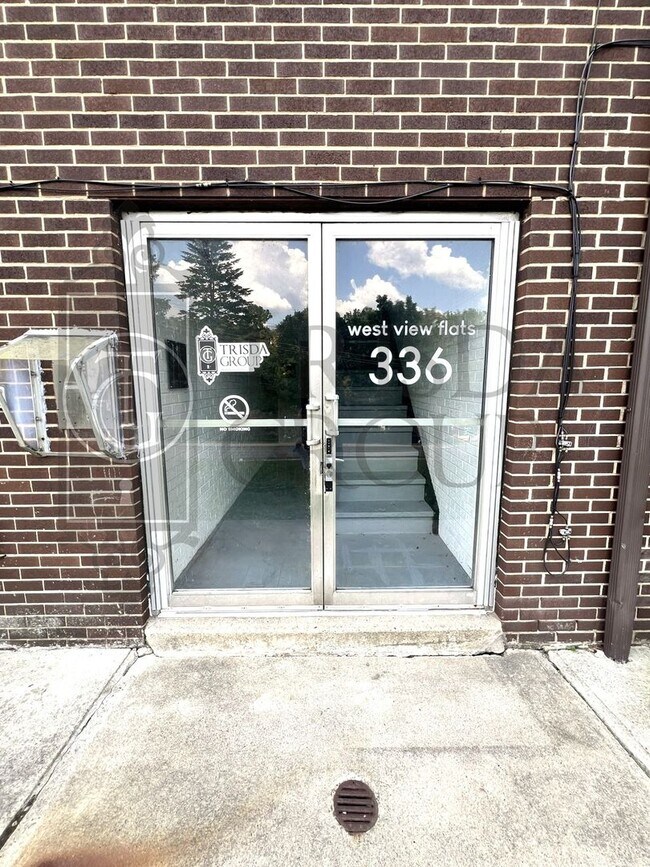 Building Photo - Move In Ready! North Hills School District, Parking, Updated 2 BR, Quartz Countertops, AC, Laundr...