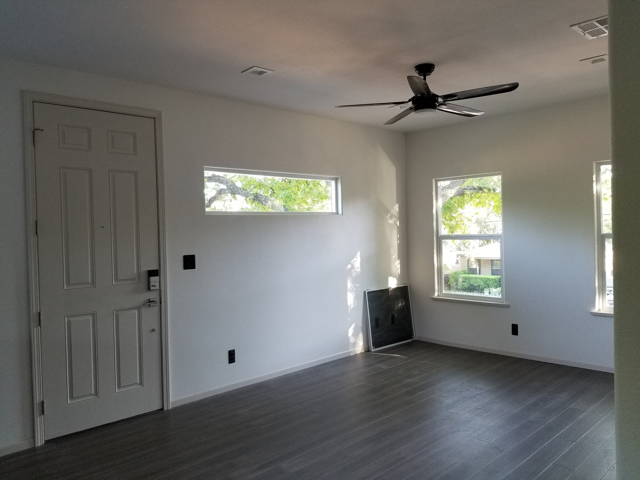 Upper Unit Living Room - 1008 E 49th St