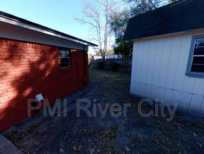 Building Photo - 1214 Santiago Dr