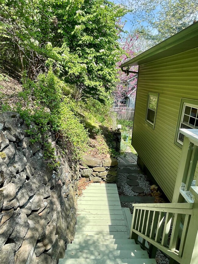 Building Photo - 306 Piermont Ave