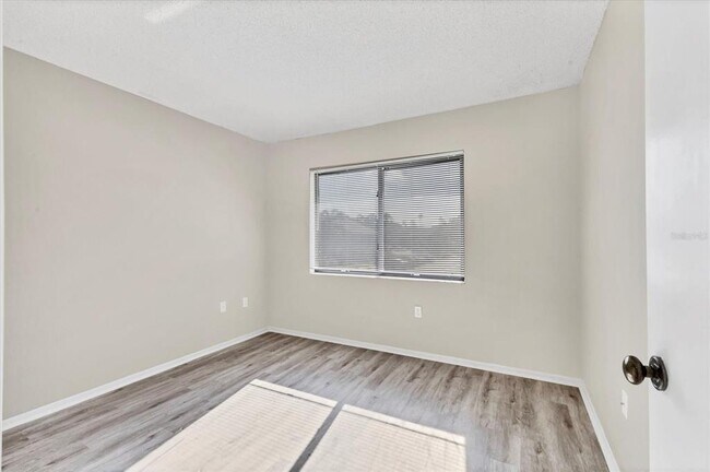 Building Photo - 7866 Eagle Creek Dr