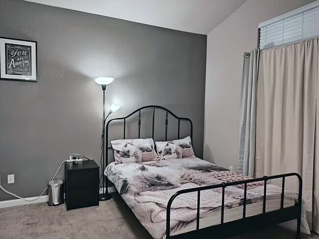 Master Bed room with Queen Size Bed - 9316 Caulfield Dr