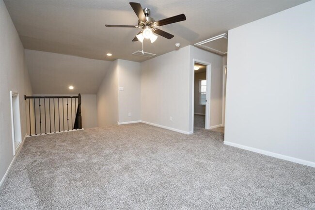 Building Photo - 5502 Pleasant Falls Dr