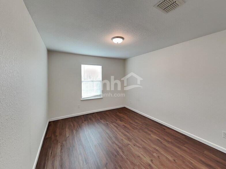 Building Photo - 2417 York Bend