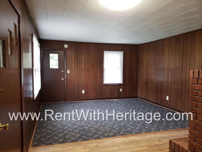 Building Photo - GRANDPA'S BUNGELOW/ CHARMING RANCH HOME/ T...