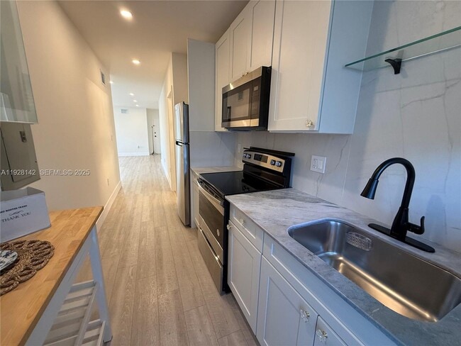 Building Photo - 1721 SW 13th St