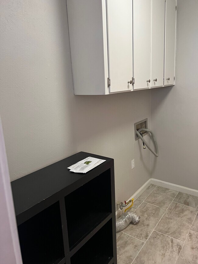 Building Photo - 1821 E Cedar Elm Dr