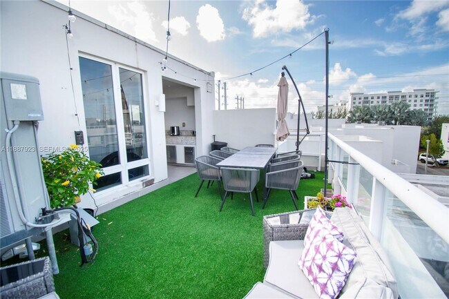 Building Photo - 6320 NW 104th Path