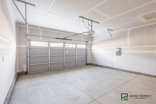 Building Photo - Brand New 4 Bed 3 Bath