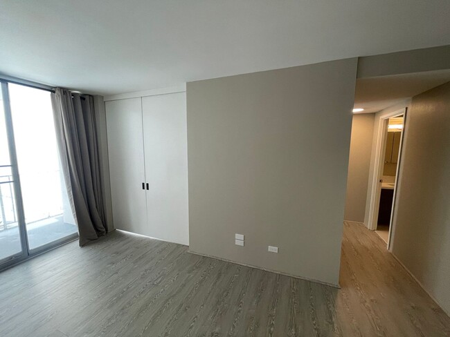 Building Photo - Pet Friendly 1 bed, 1 bath, 1 parking in A...