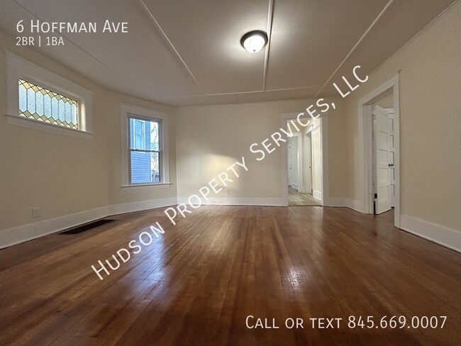 Building Photo - Beautiful and Newly Updated 2nd Floor Apar...