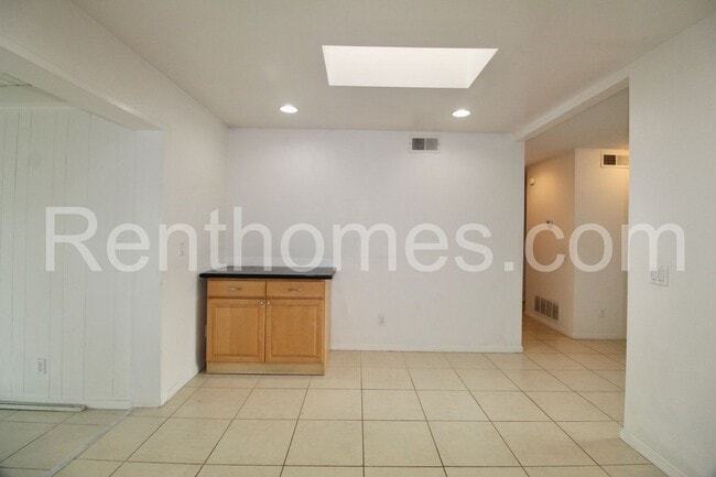 Building Photo - 8616 Longwood St