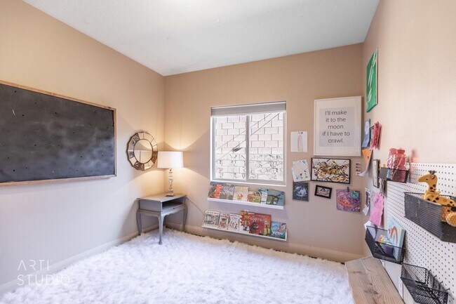 Building Photo - Washington 3 Bedroom Townhome