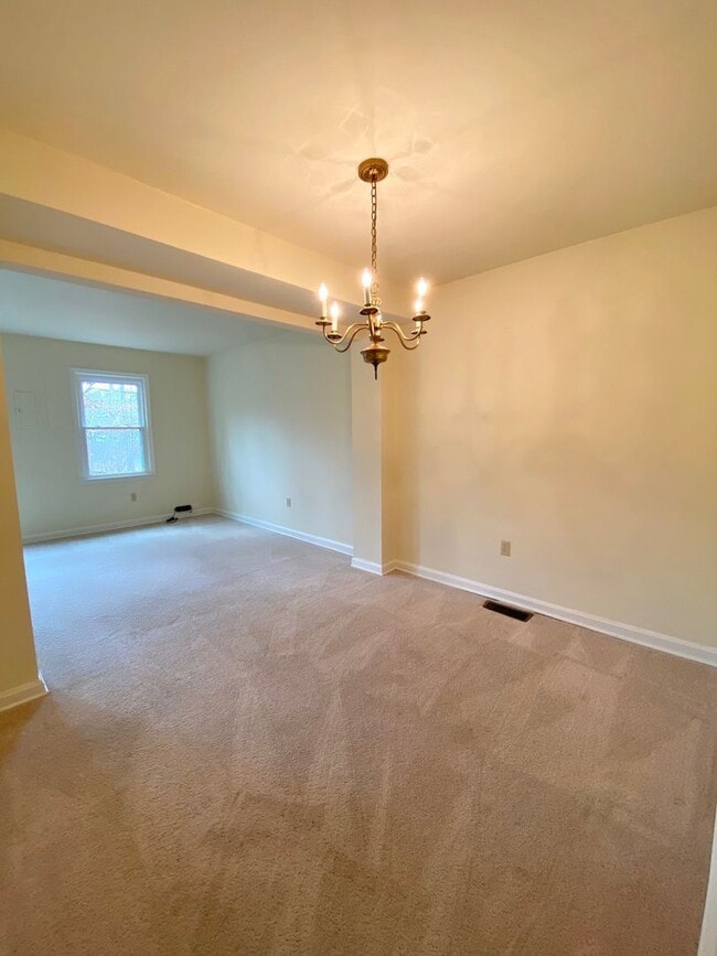 Building Photo - Two Bed Townhome in Fredericksburg