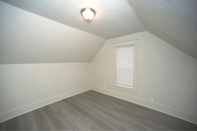 Building Photo - 102 S Perry St