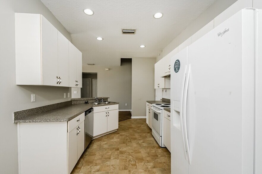 Building Photo - 34442 Smart Dr