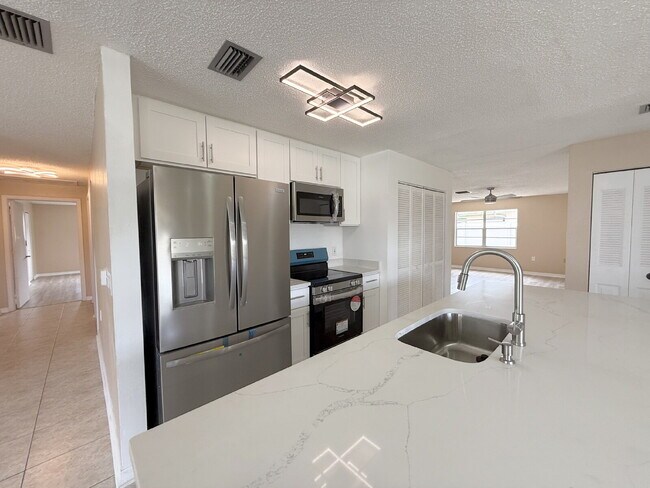 Building Photo - 7702 Ivory Terrace
