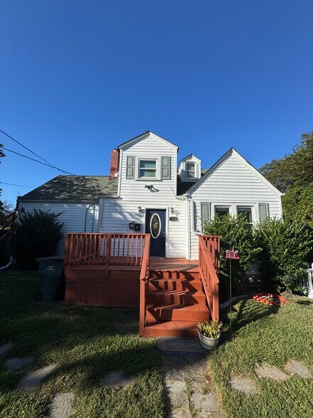 Building Photo - 1018 Wolcott Ave