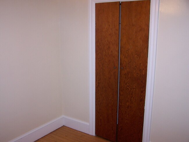 Building Photo - 160 E Penn St