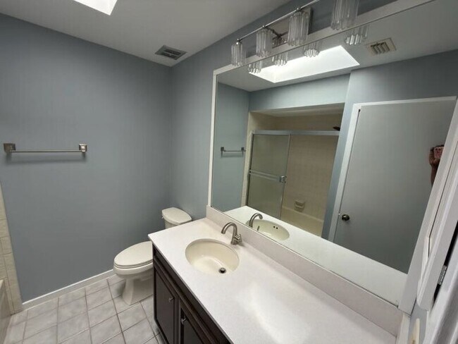 Building Photo - 2620 Bent Hickory Cir