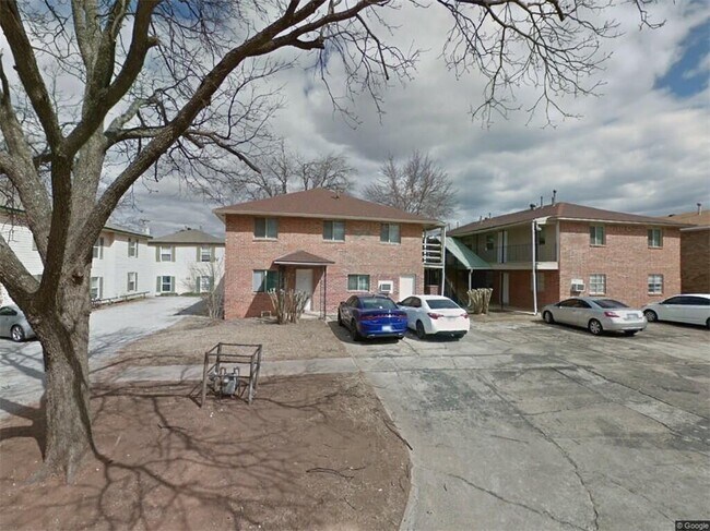Building Photo - 319 E Edwards St