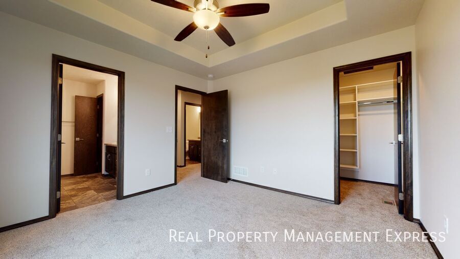 Building Photo - 4615 E Leubecher Pl