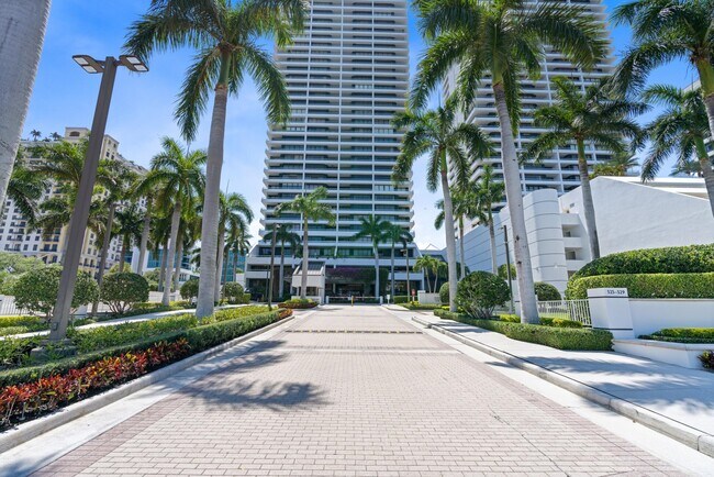 Building Photo - 529 S Flagler Dr