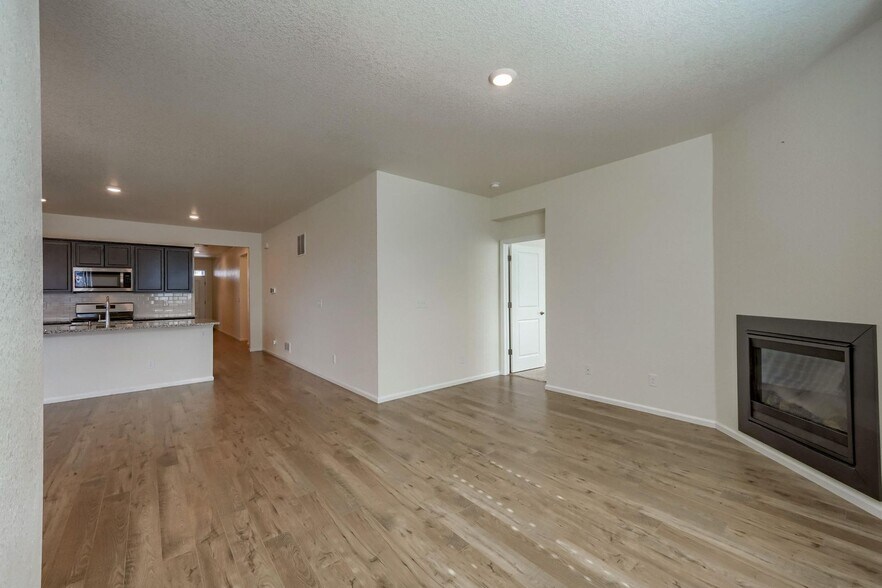 Building Photo - 27210 E Maple Ave
