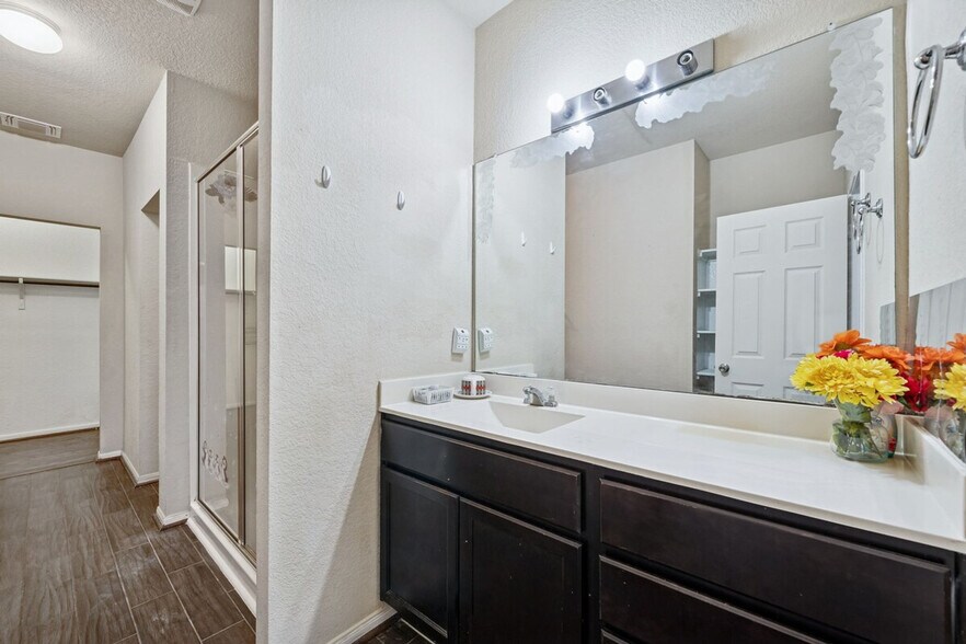 Building Photo - 3204 Ortman Dr