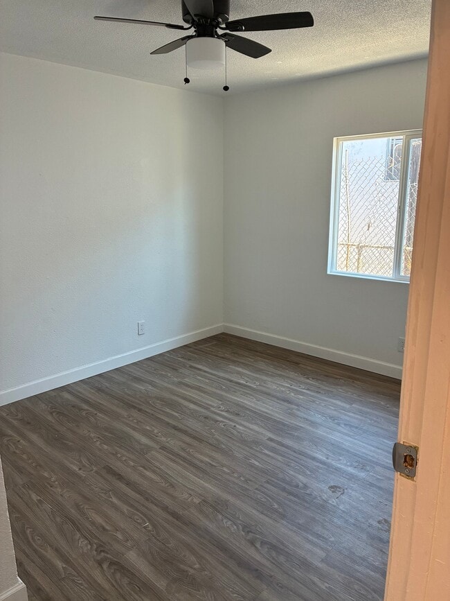 Building Photo - 204 E 88th Pl