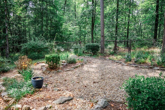 Building Photo - Up to a 2 year lease at this Beautiful 3 bed, 2 bath!!!!