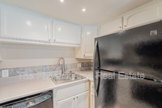 Building Photo - 700 W University Dr