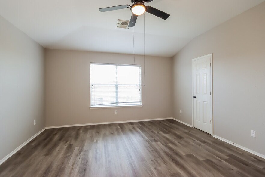 Building Photo - 8715 Sunset Pond Dr