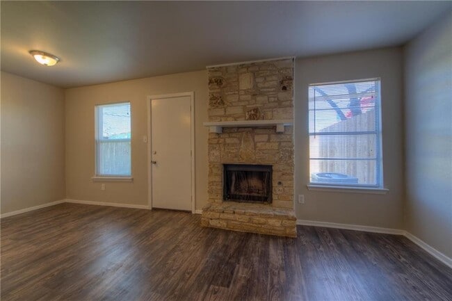 Building Photo - 2400 Burleson Ct