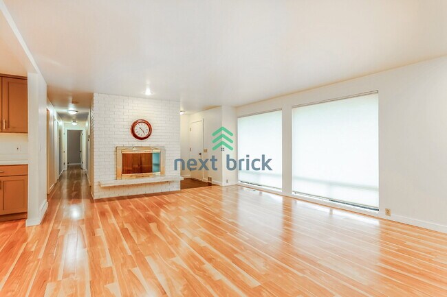 Building Photo - Stunning cul-de-sac residence near Odle Middle School and Bellevue Aquatic Center!