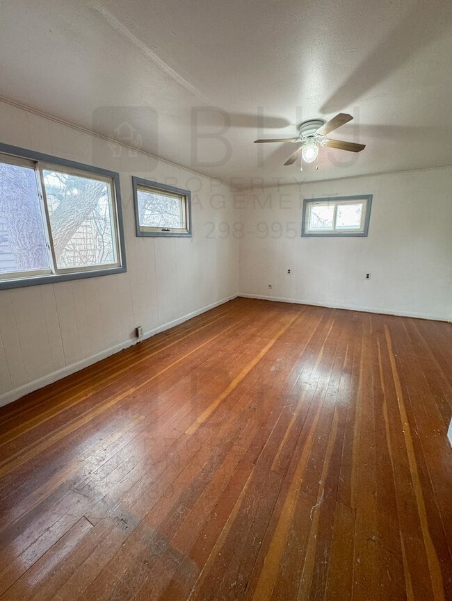 Building Photo - PET FRIENDLY 1 BEDROOM UNIT. INCLUDES UTILITIES AND STORAGE