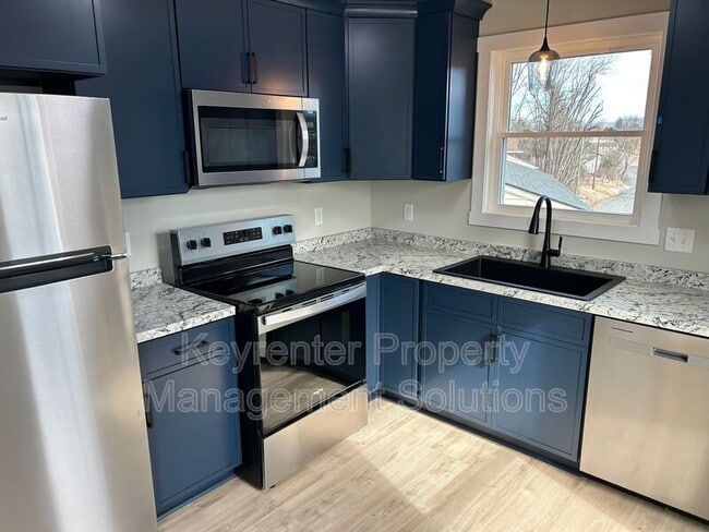 Building Photo - 300 Fairview Ave