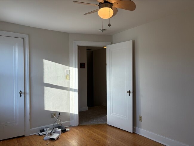 Building Photo - 934 W Shore Dr