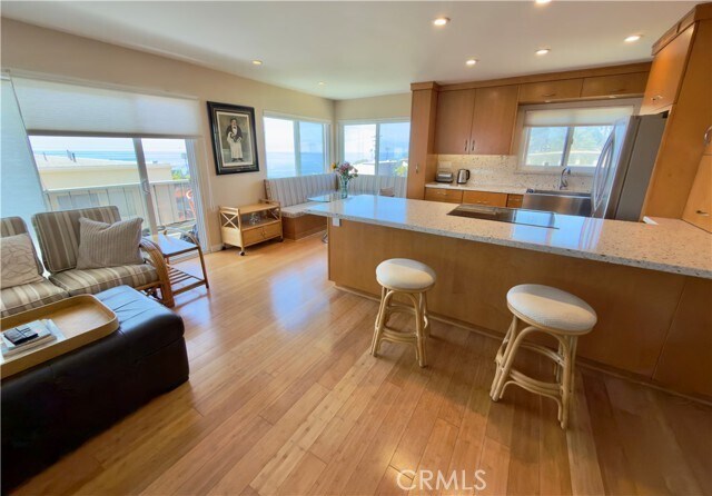 Building Photo - 240 Moss St