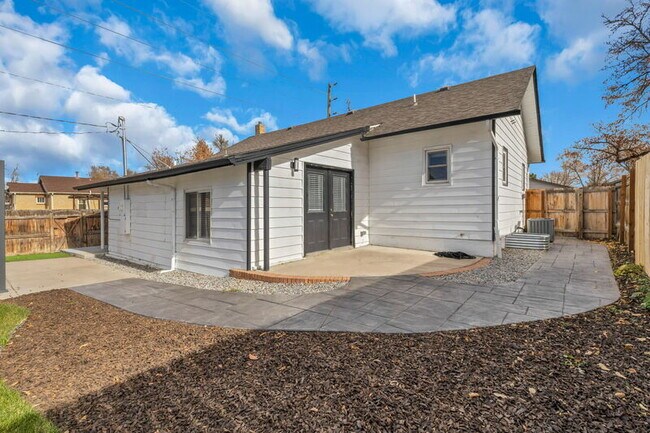 Building Photo - 3101 S Clarkson St