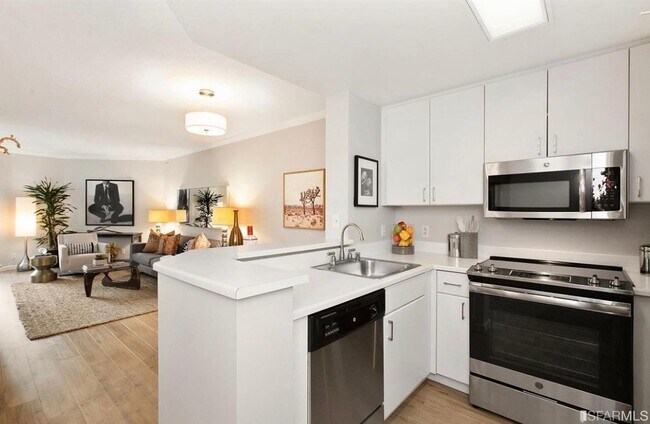 Building Photo - 240 Lombard St