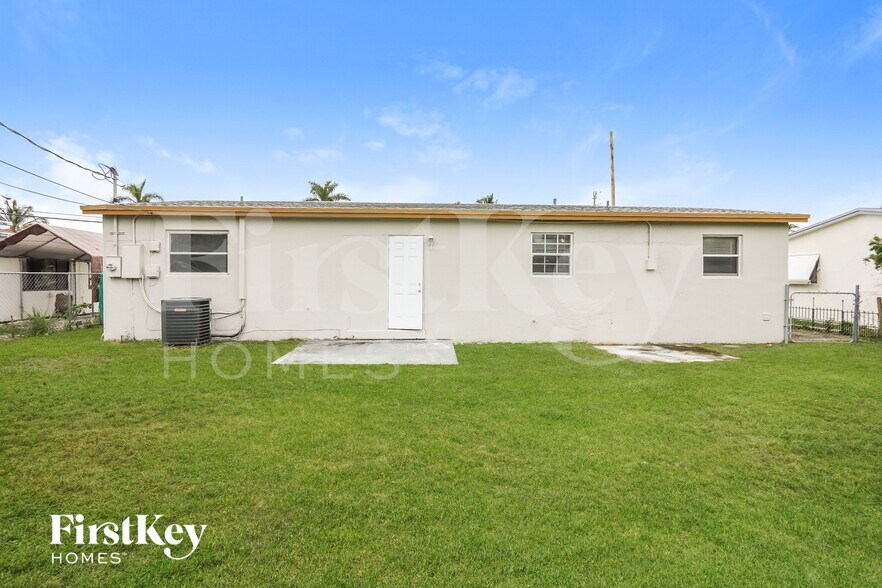 Building Photo - 6331 Southgate Blvd