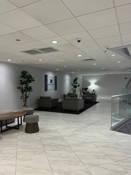 Building Photo - 151 E Washington St