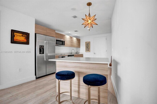 Building Photo - 121 NE 34th St