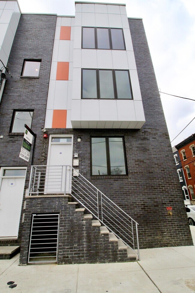 Building Photo - 1642 Cambridge St