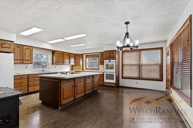 Building Photo - Your Ideal 4-Bed Layton Home - Style, Space & Location!