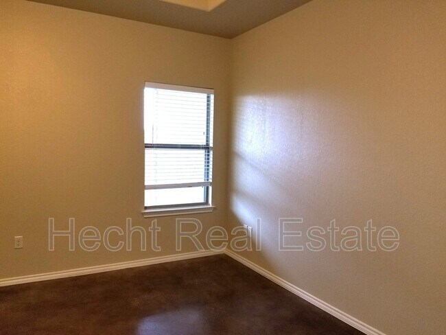 Building Photo - 2559 Pahmeyer Rd
